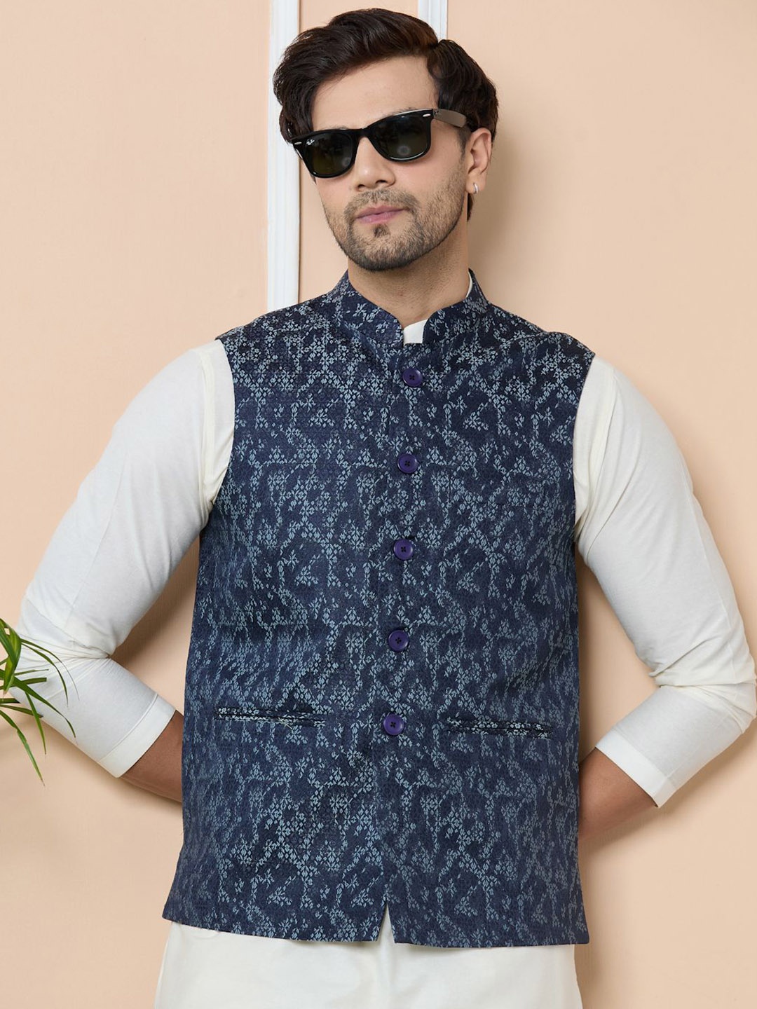 

See Designs Men Regular Kurta with Pyjamas, Navy blue