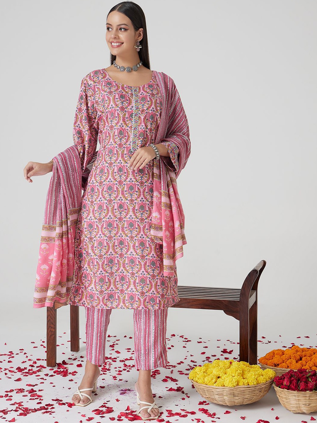 

VESH Women Floral Printed Regular Kurta with Trousers & With Dupatta, Pink
