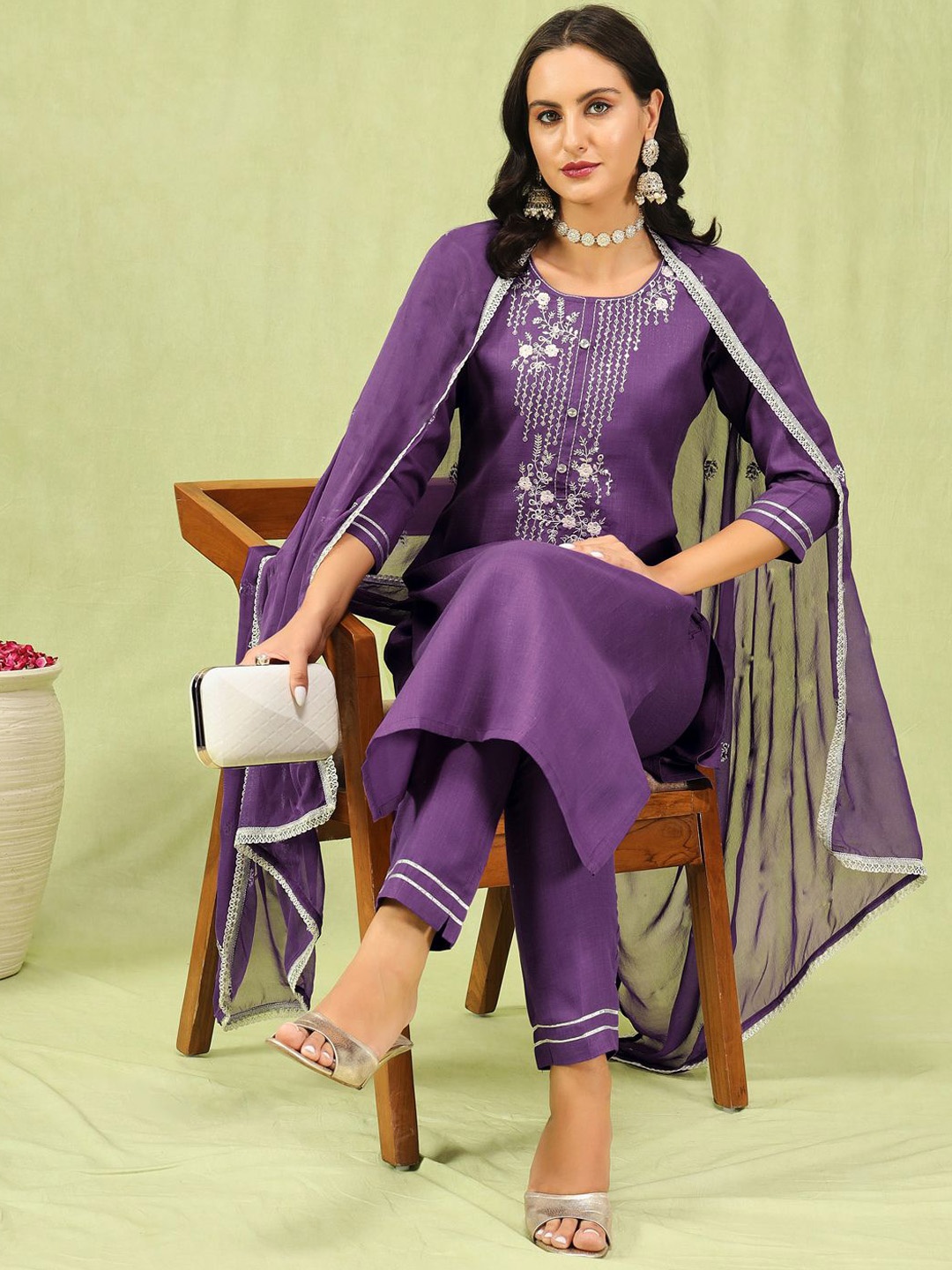 

VredeVogel Women Floral Yoke Design Regular Thread Work Kurta with Trousers & With Dupatta, Lavender