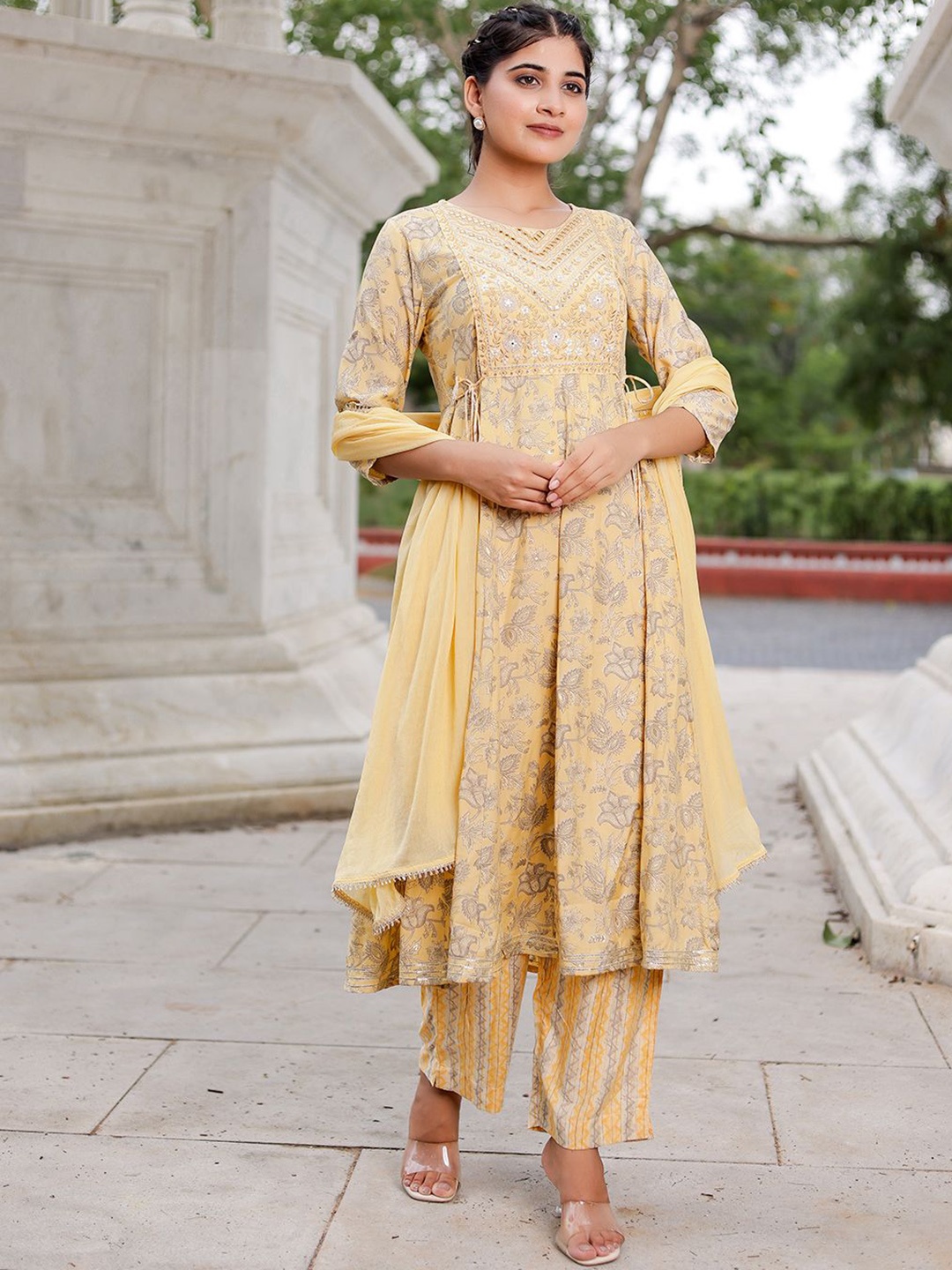 

Chandbaali Women Floral Embroidered Regular Mirror Work Pure Cotton Kurta with Palazzos & With Dupatta, Yellow