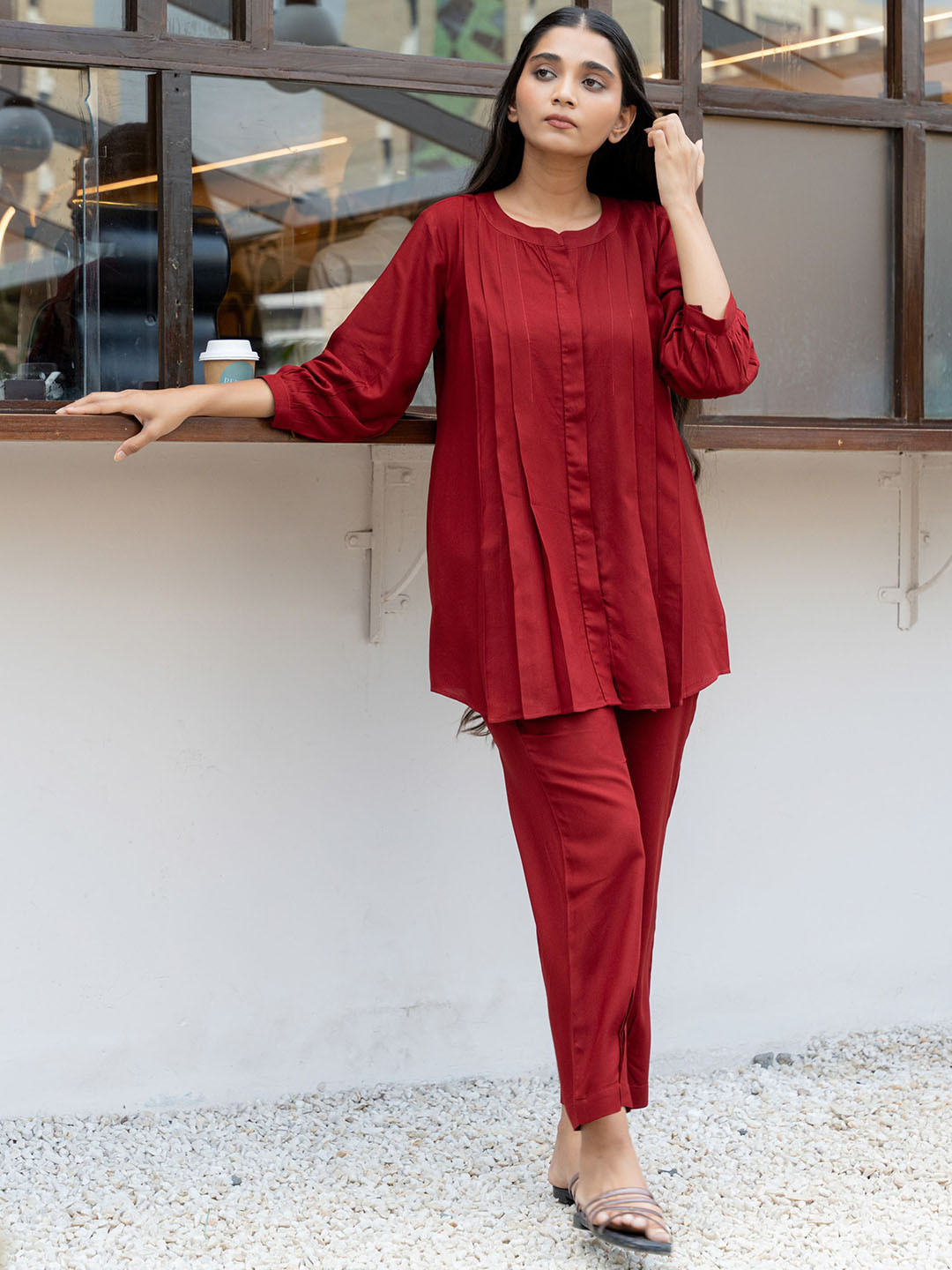 

GULABOSITABO Women Pleated Flared Solid Co-ords, Maroon