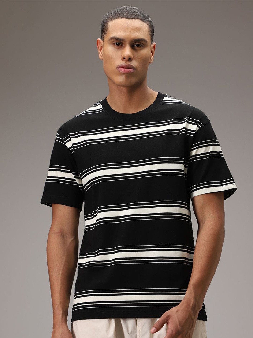 

Banana Club Men Striped Monochrome T-shirt, Black