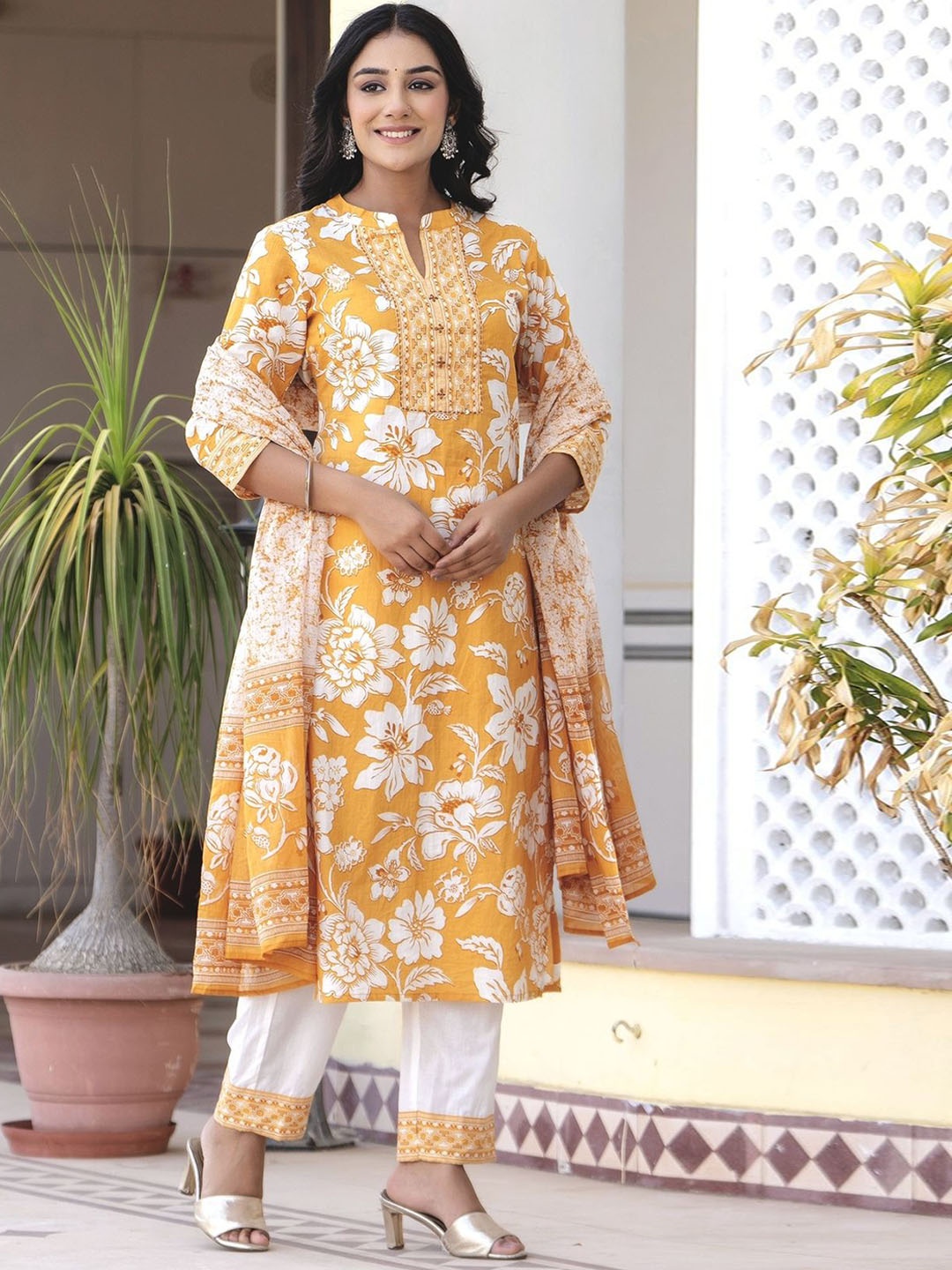 

Kohsh Women Floral Printed Regular Thread Work Pure Cotton Kurta with Trousers & With Dupatta, Yellow