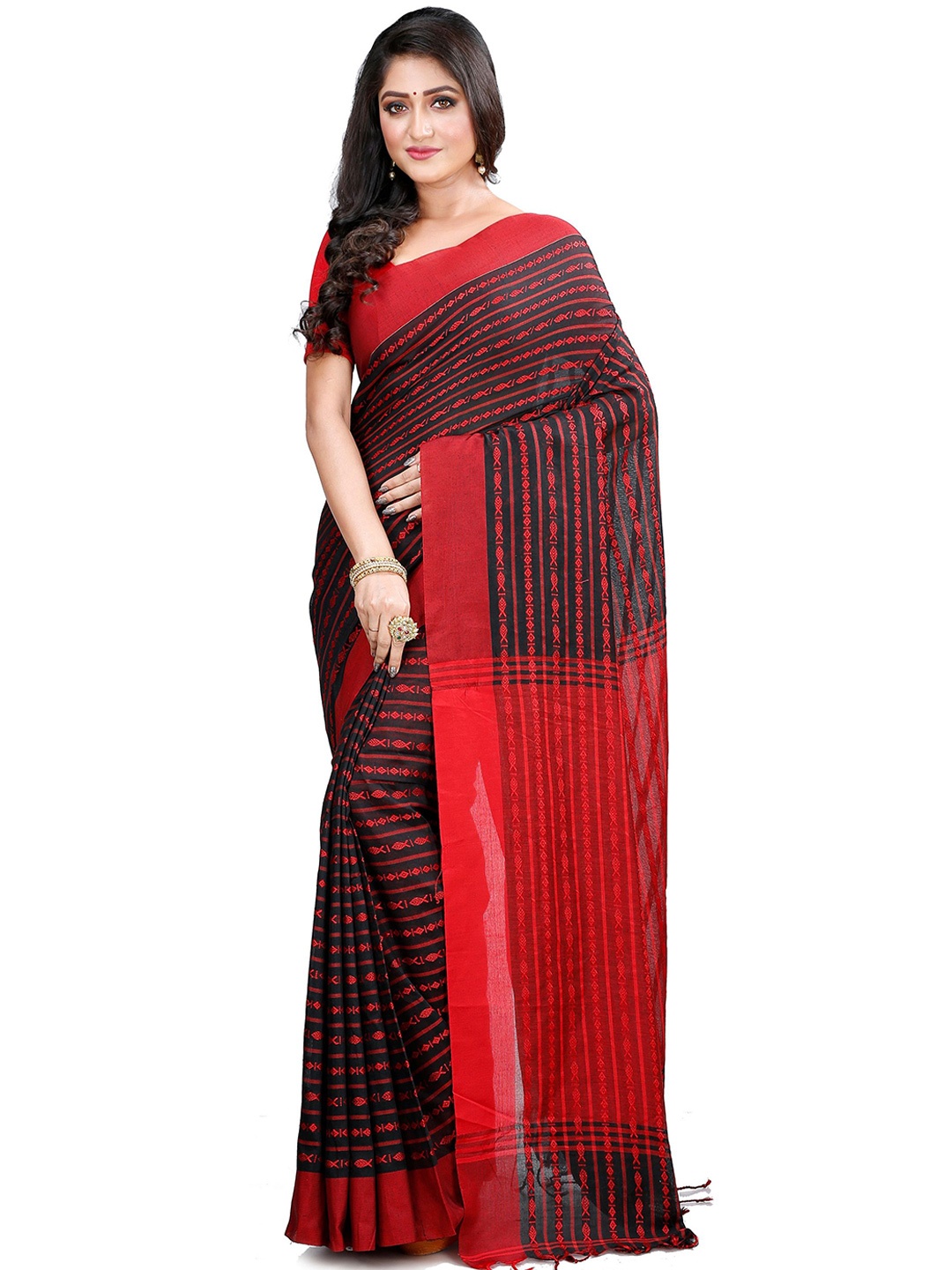 

DipDiya Woven Design Pure Cotton Taant Saree, Black