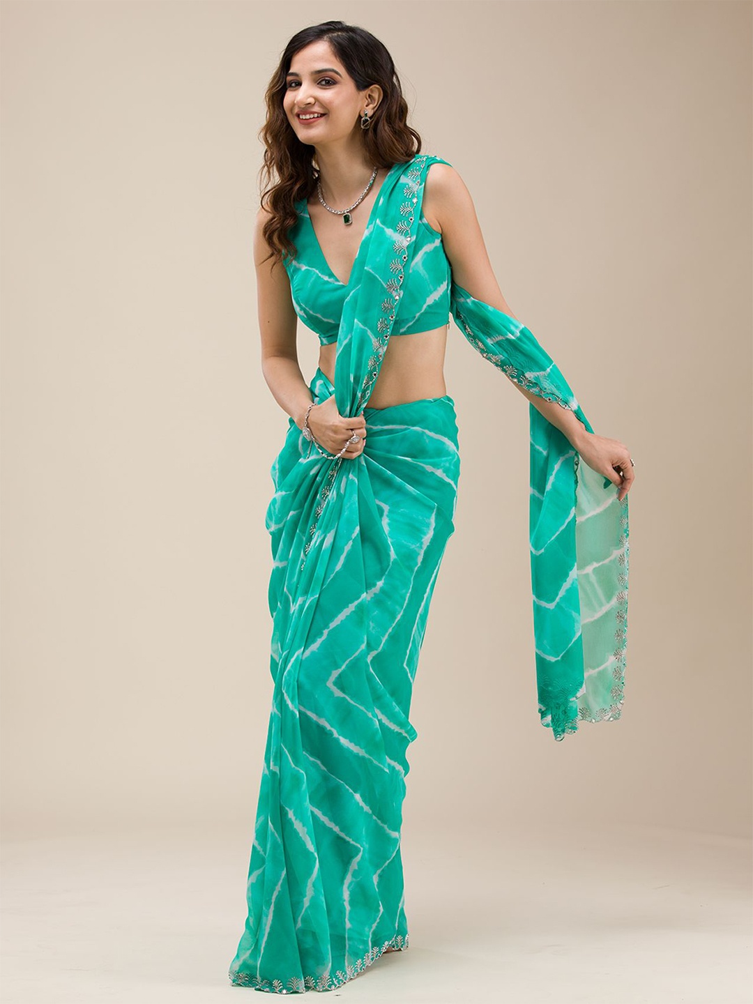 

Koskii Tie and Dye Beads and Stones Pure Georgette Saree, Green