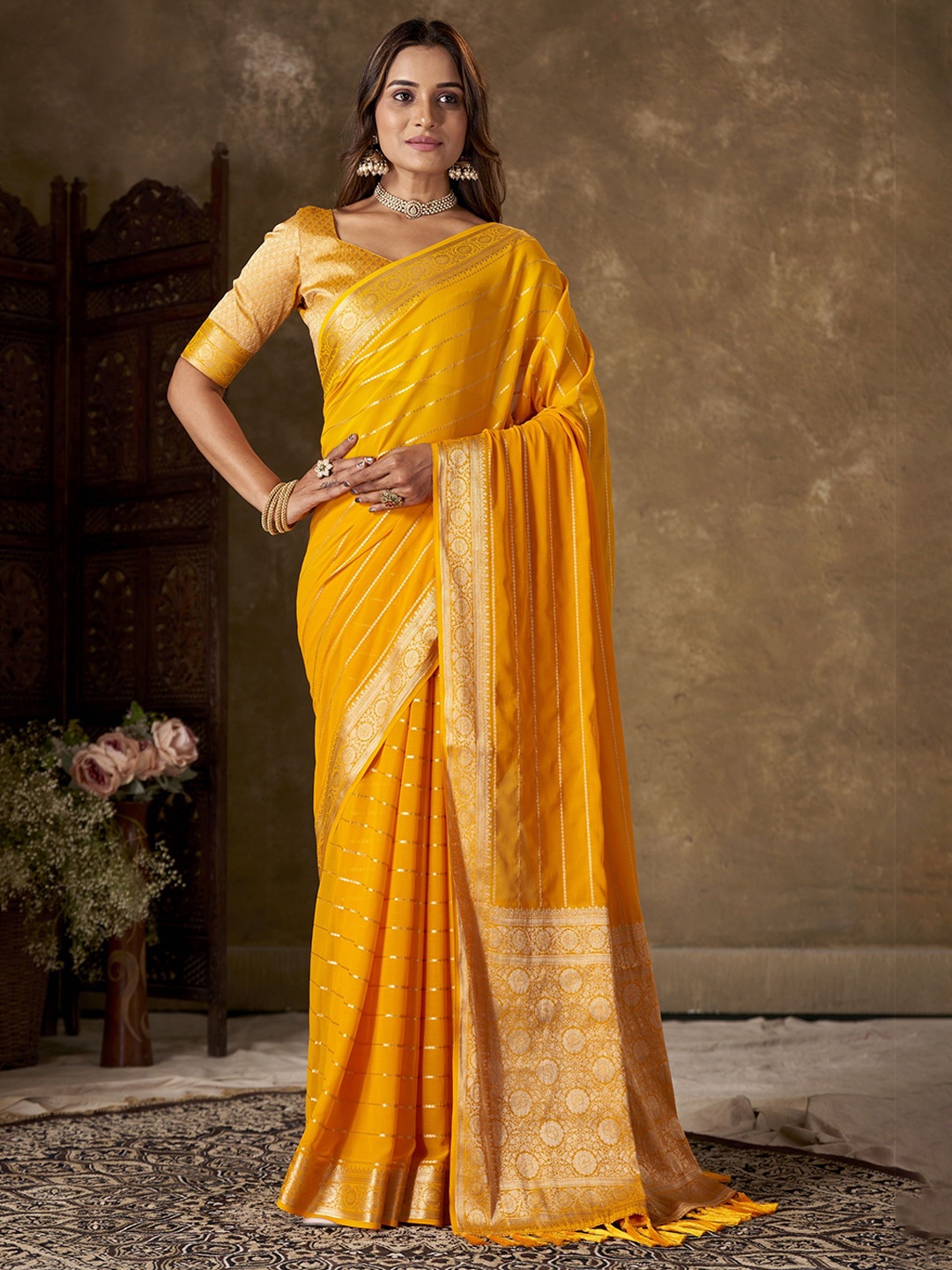 

KAYOMMI Striped Zari Pure Georgette Leheriya Saree, Yellow