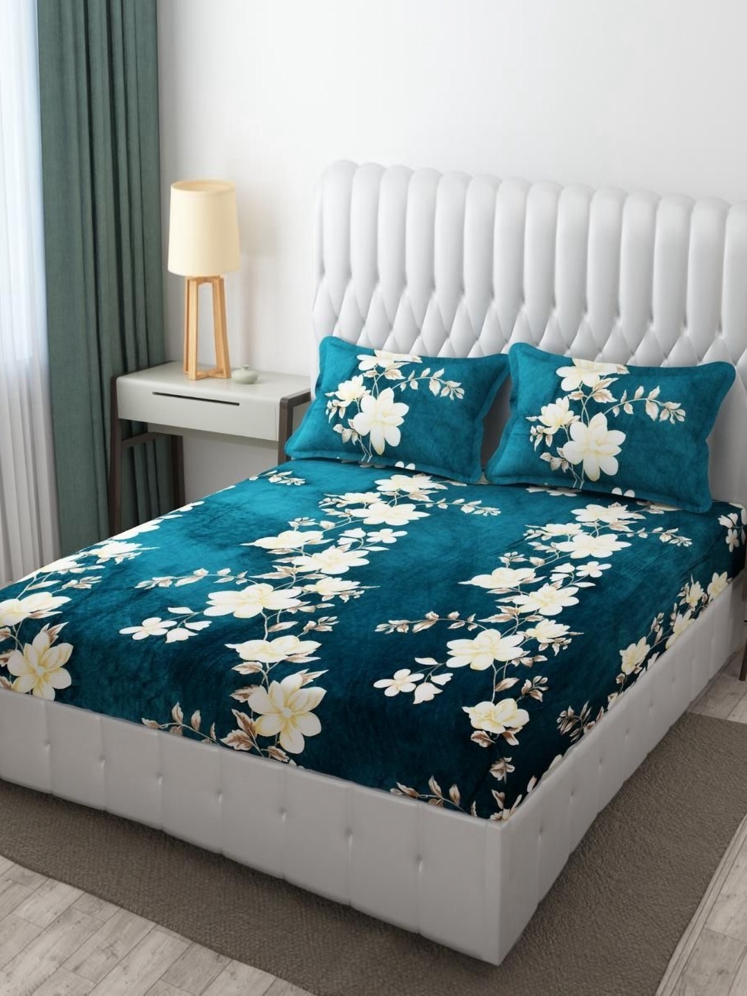 

RIDHAAN Teal Blue & White Printed Bedsheets with 2 Pillow Covers