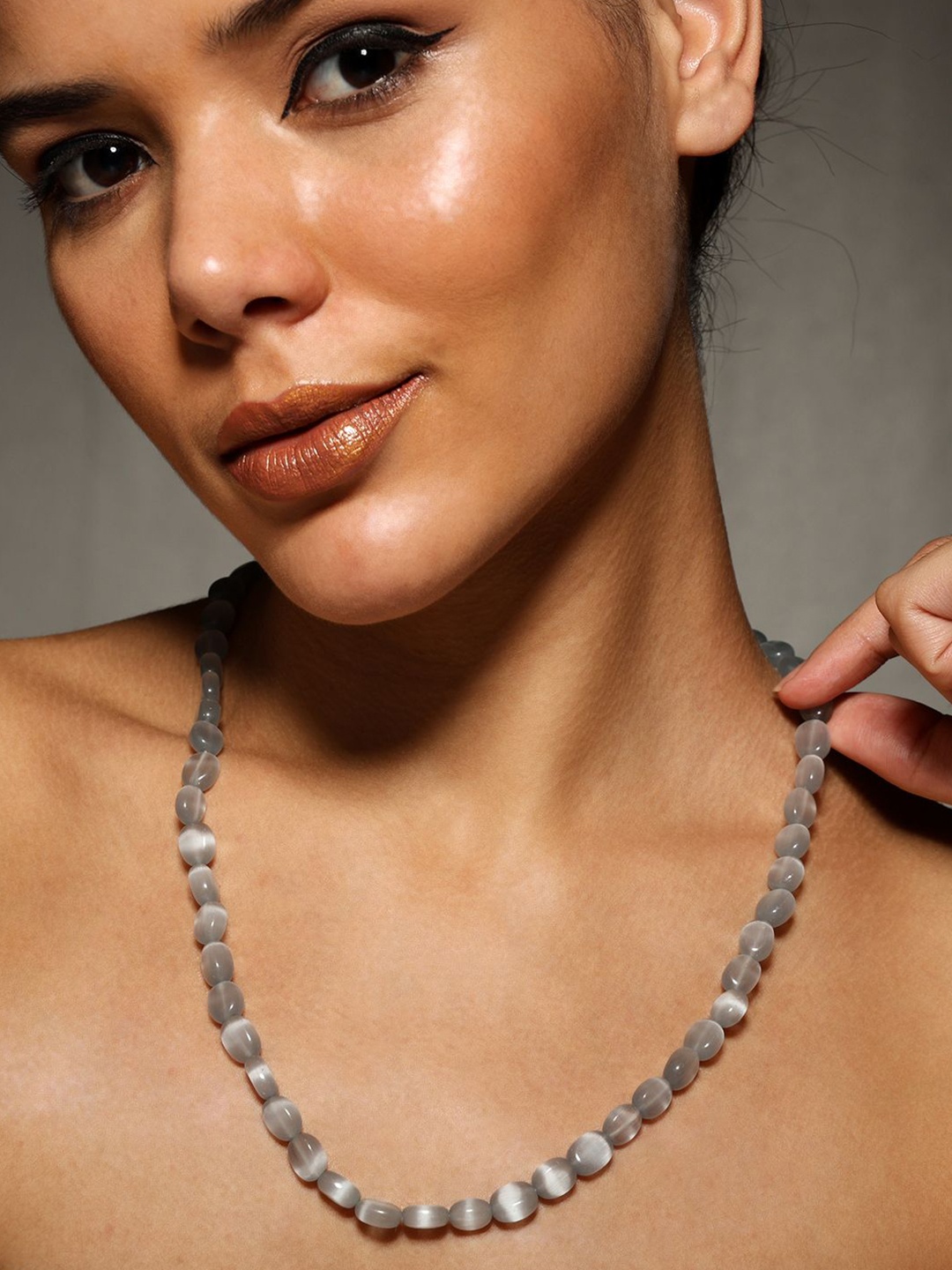 

VENI Beaded Minimal Necklace, Grey