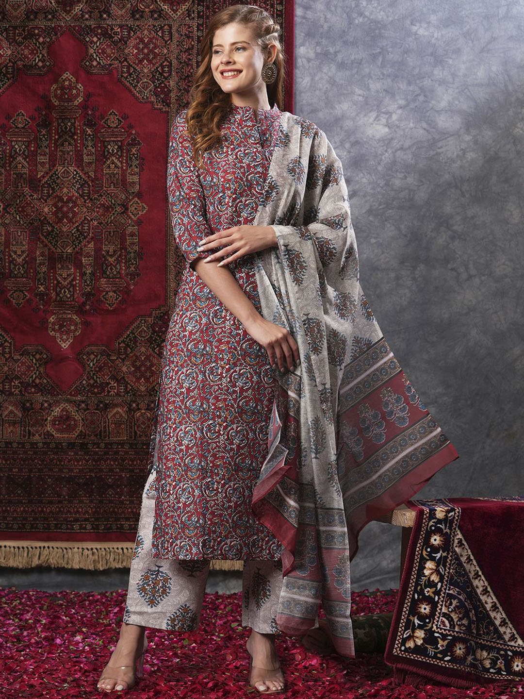 

GoSriKi Women Floral Printed Regular Kurta with Palazzos & With Dupatta, Maroon