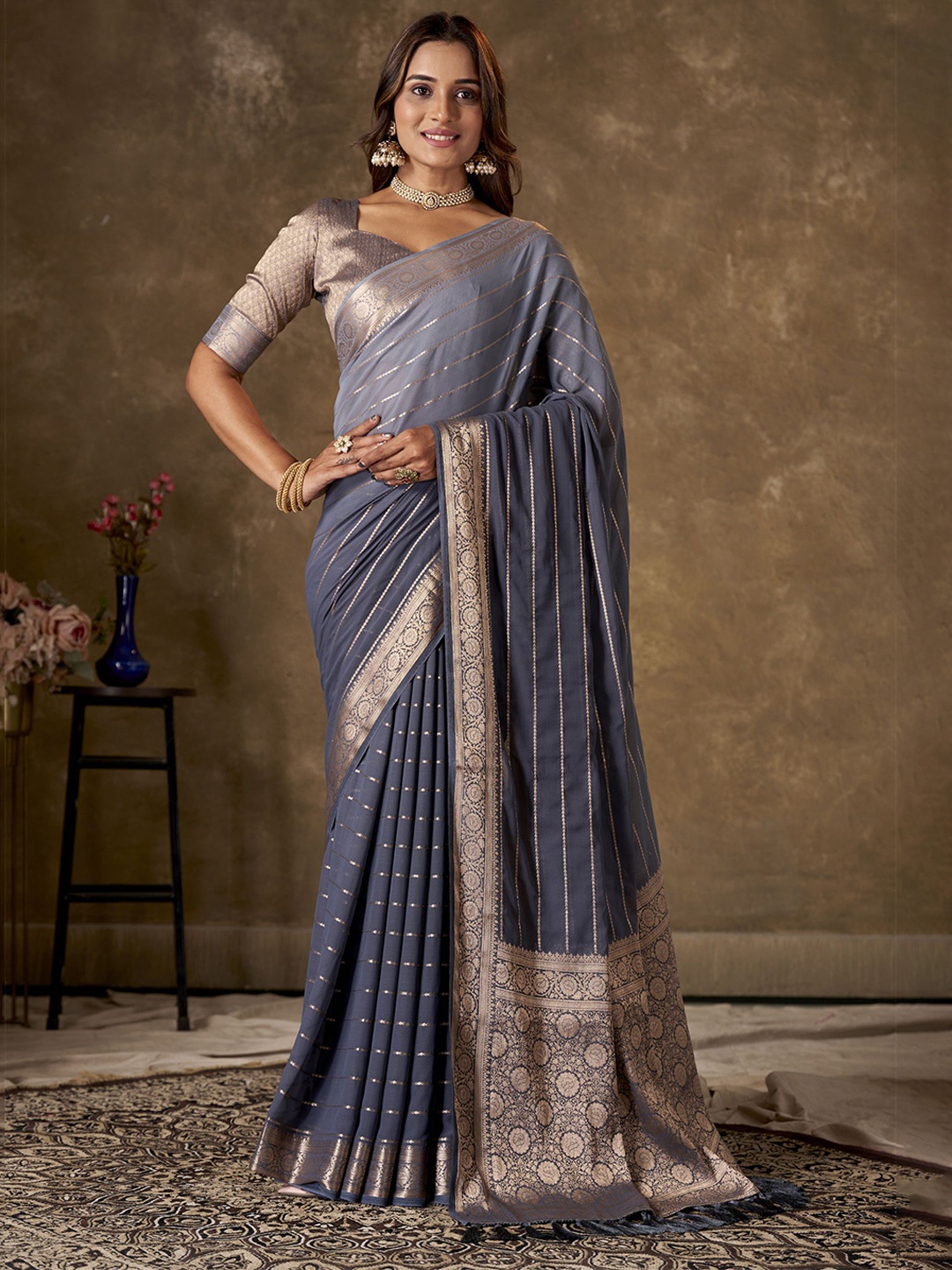 

KAYOMMI Zari Striped Pure Georgette Banarasi Saree, Grey