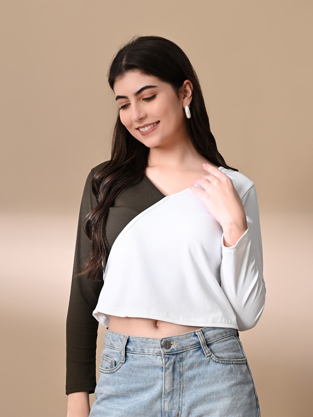 

BAESD Women Colourblocked V-Neck Top, White