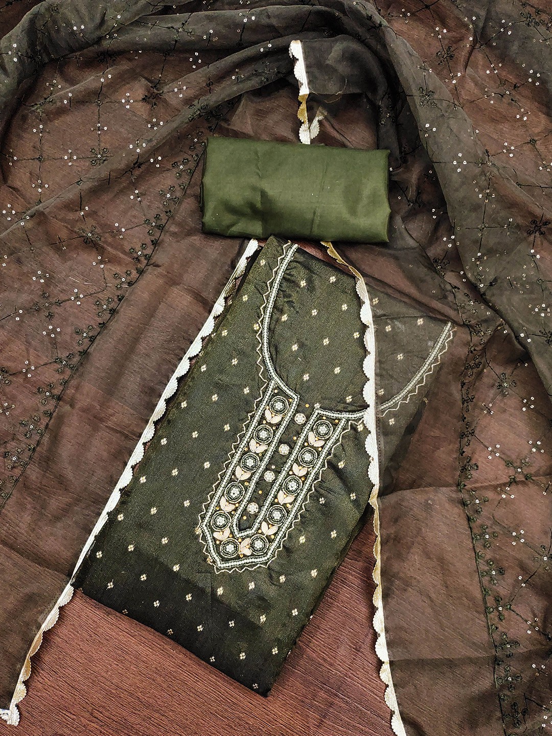 

Maroosh Floral Embroidered Sequinned Organza Unstitched Dress Material, Green