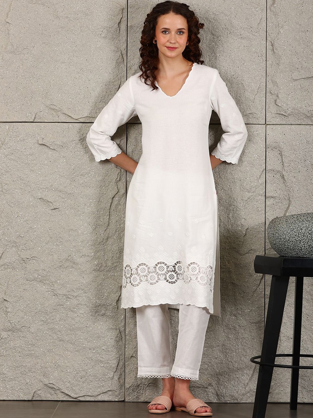 

W Women Floral Embroidered Regular Thread Work Kurta with Trousers, White