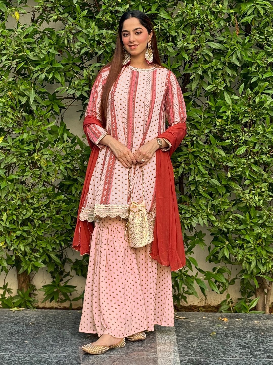

Janasya Floral Printed Regular Gotta Patti A Line Kurti with Sharara & Dupatta, Pink