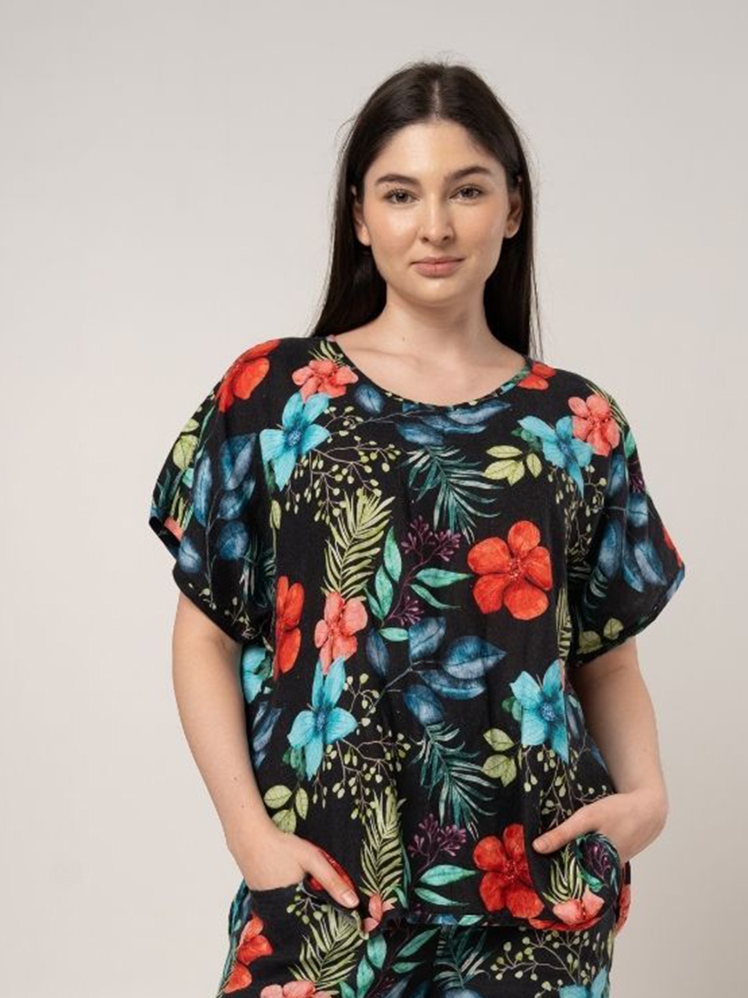 

Fabulous Women Floral Printed Round Neck Linen Top, Black