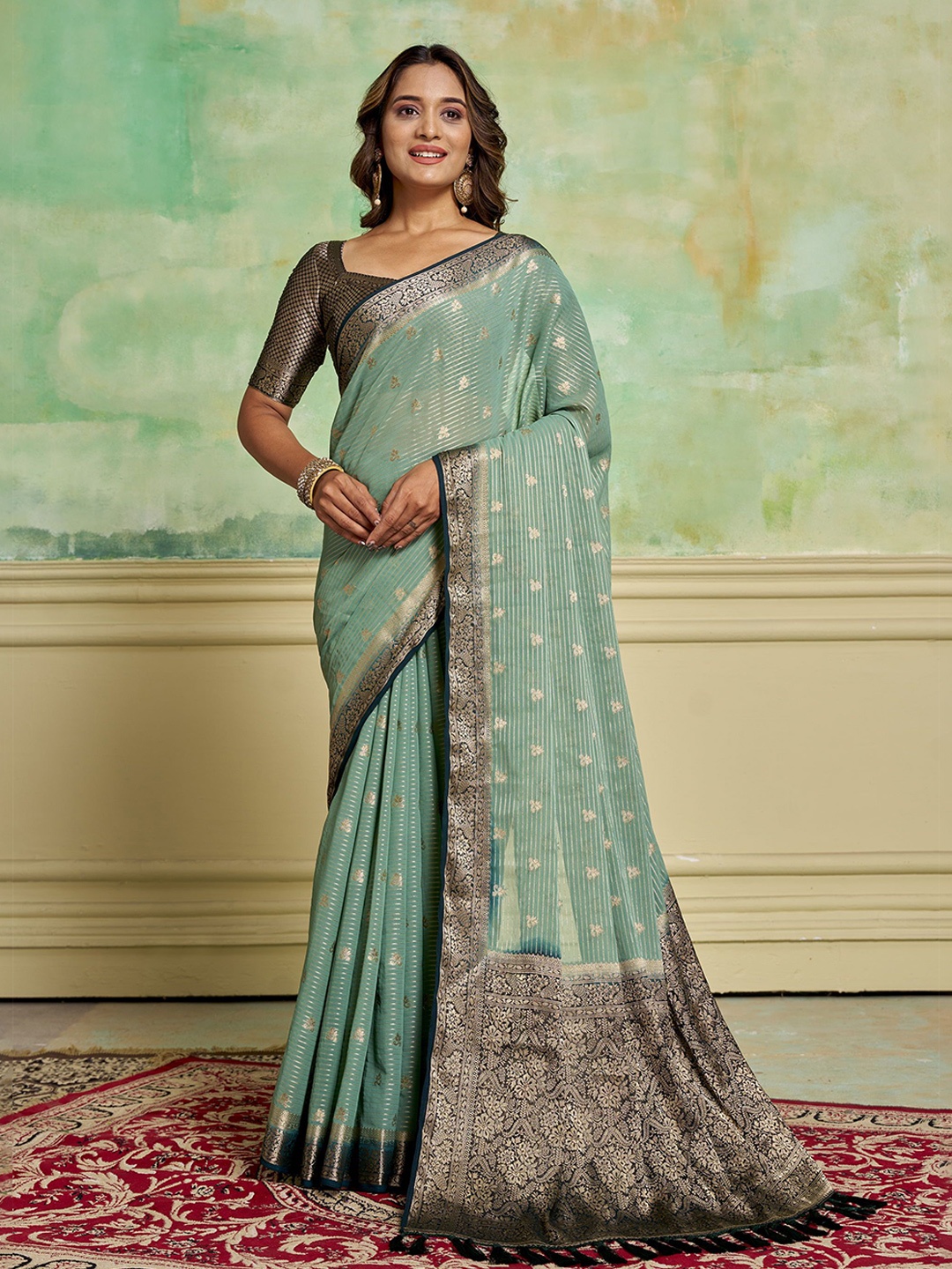 

KAYOMMI Woven Design Zari Pure Georgette Banarasi Saree, Green