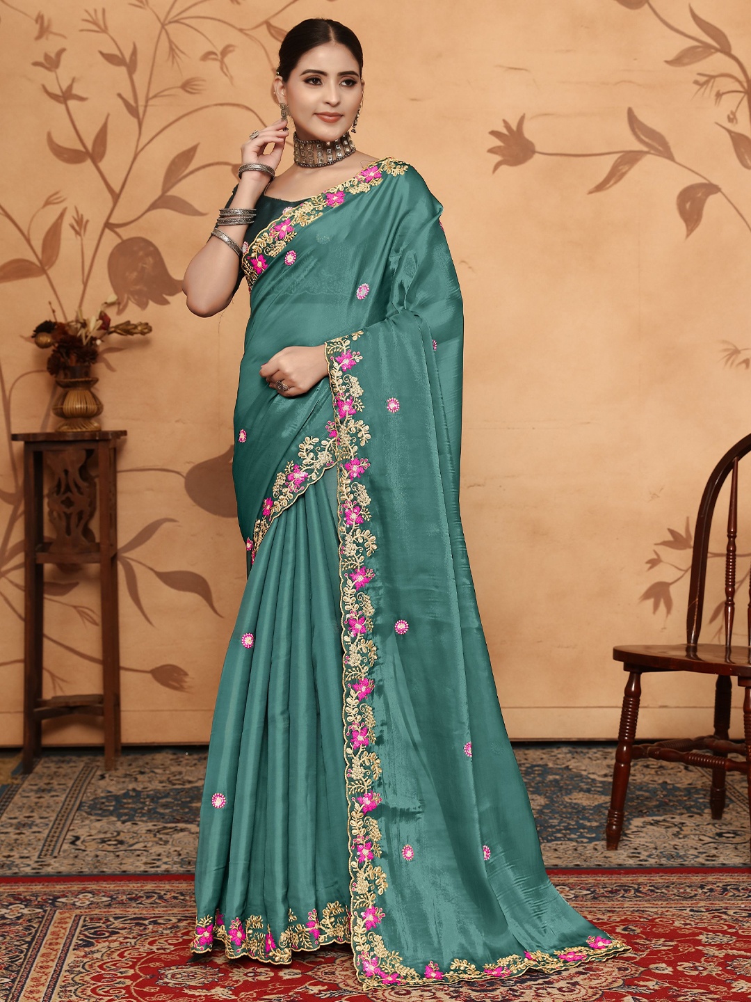 

VIRICA Floral Embroidered Saree, Green