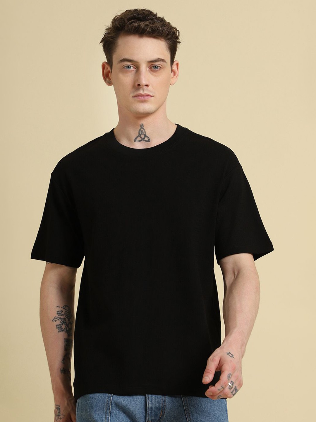 

Banana Club Men Monochrome T-shirt, Black