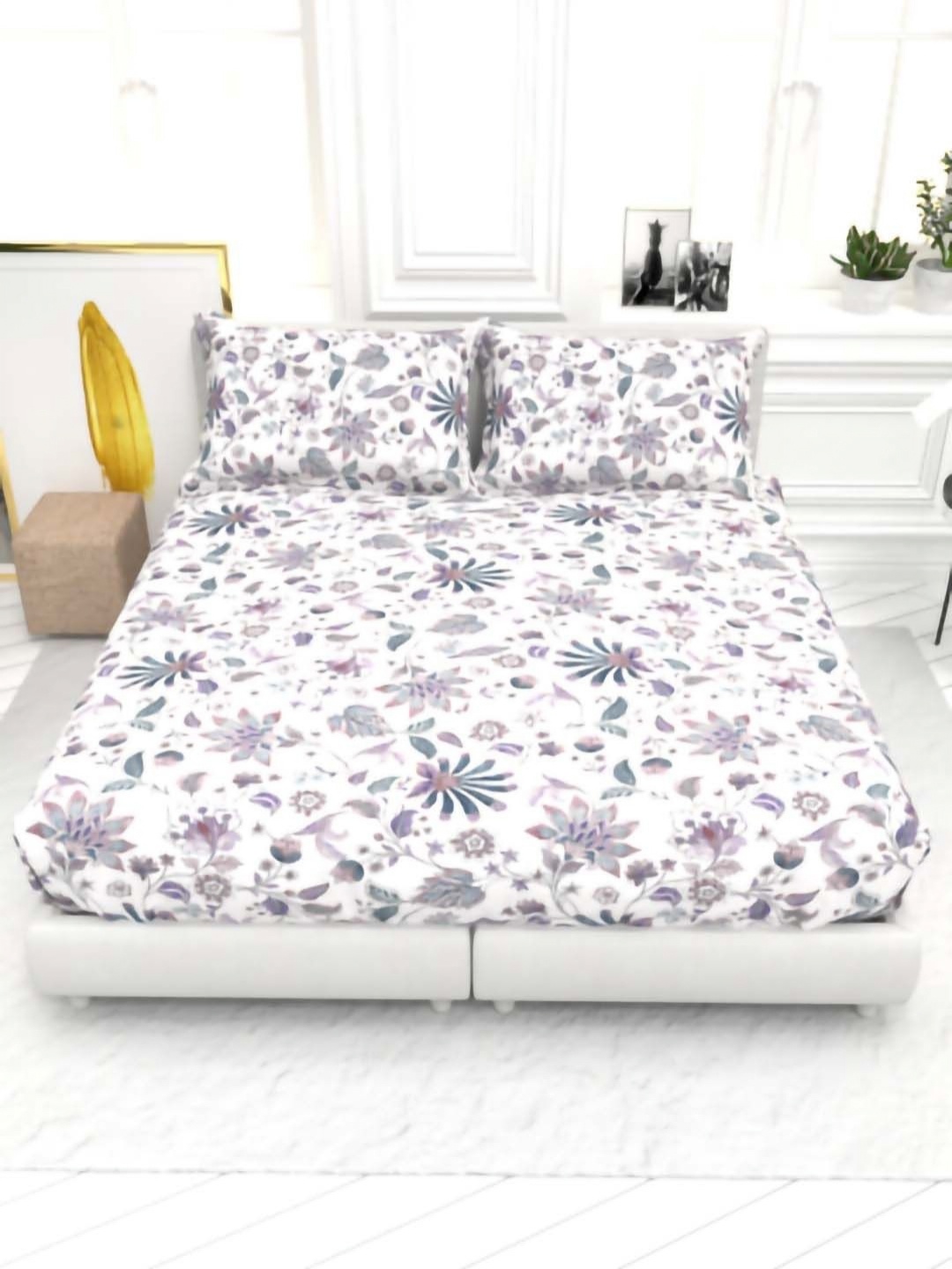 

THE WHITE MOSS Purple & White Floral 130 TC King Bedsheet with 2 Pillow Covers