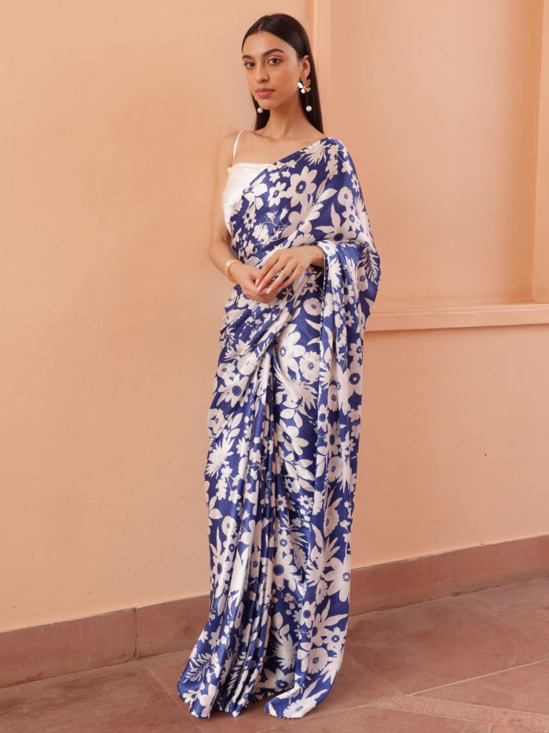

Mitera Floral Printed Celebrity Saree, Blue