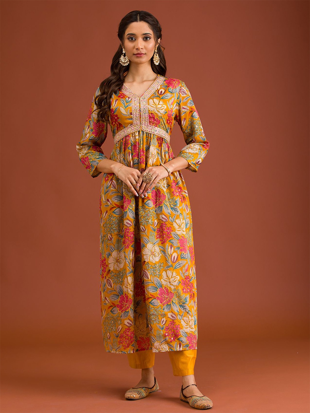 

Koskii Women Floral Printed Regular Silk Crepe Kurta with Trousers & With Dupatta, Yellow