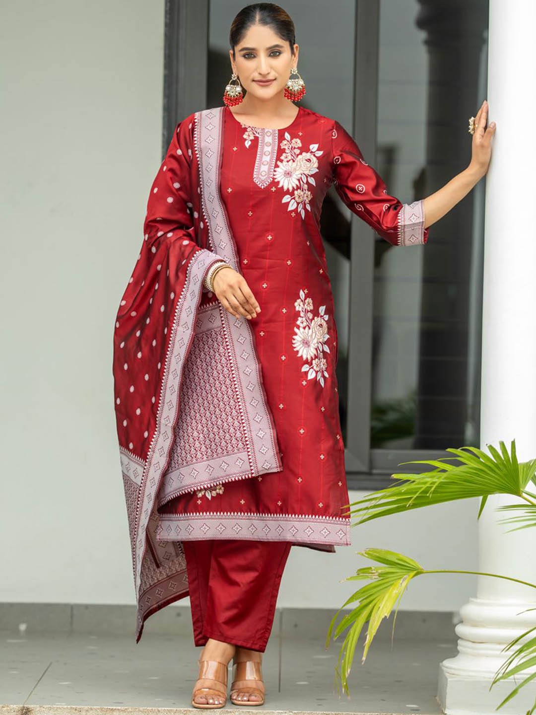 

Twika Women Regular Kurta with Trousers & With Dupatta, Maroon