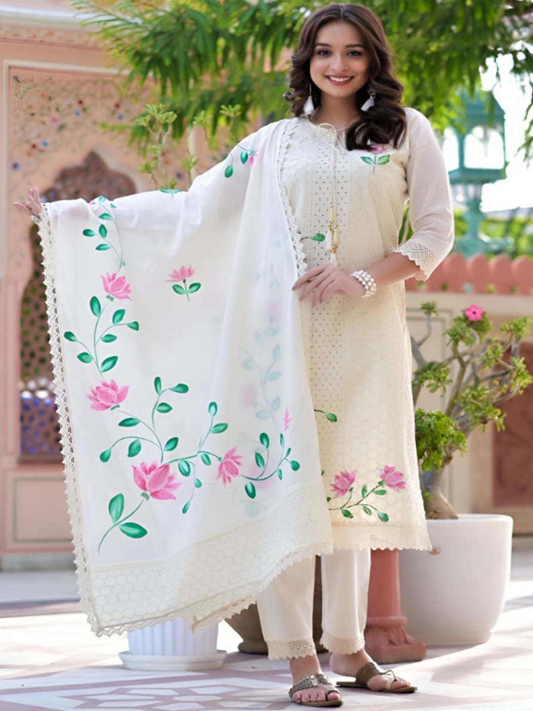 

MILAAV Floral Printed Straight Kurta with Trousers & Dupatta, White