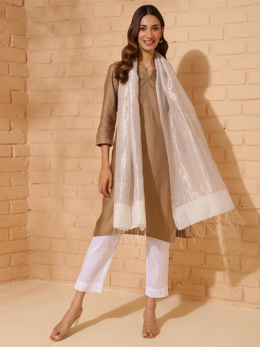 

Fabindia Women Cotton Woven Design Tasselled Stole, Off white