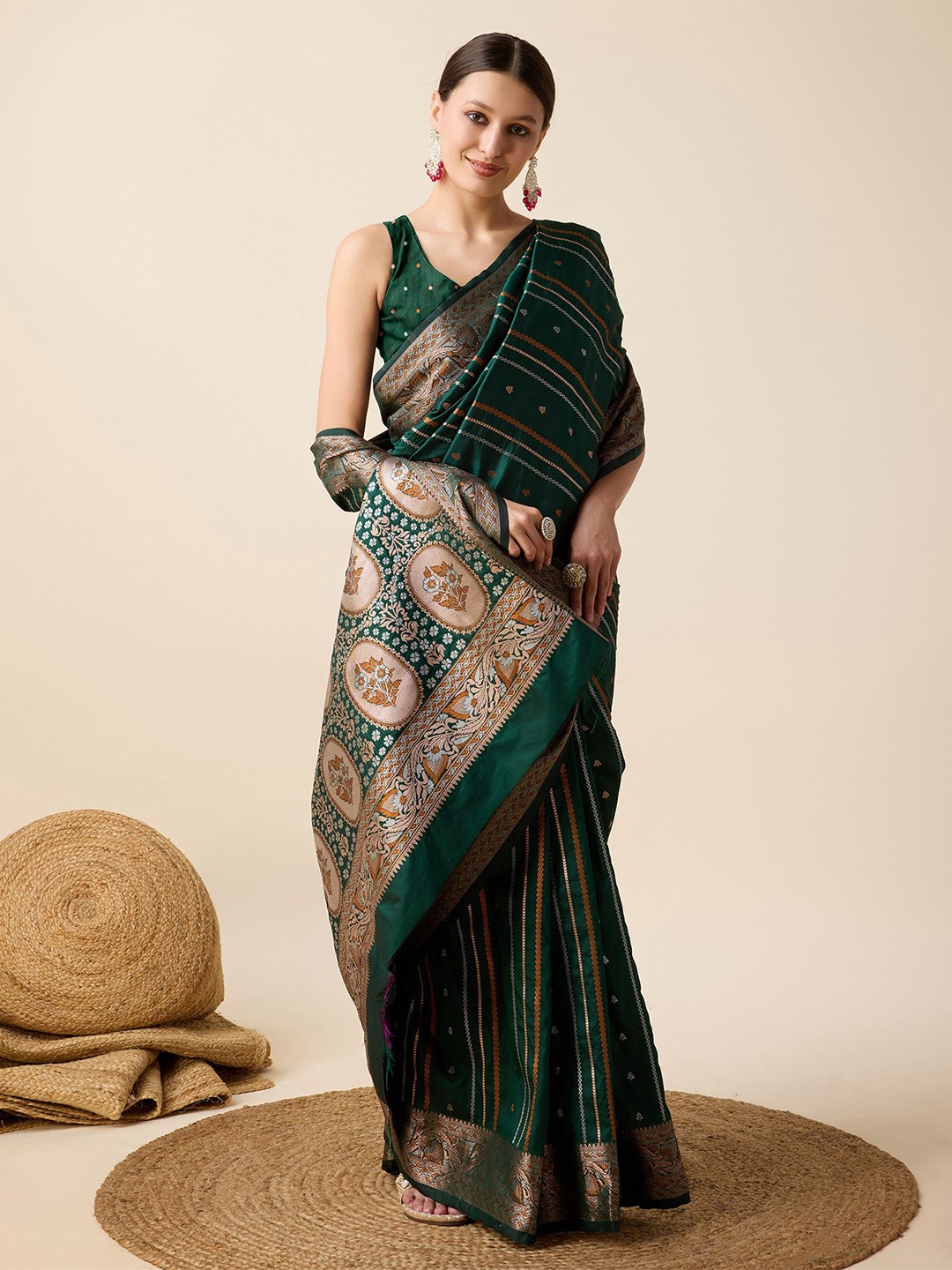 

Kriyansh Ethnic Motifs Woven Design Zari Banarasi Saree, Green