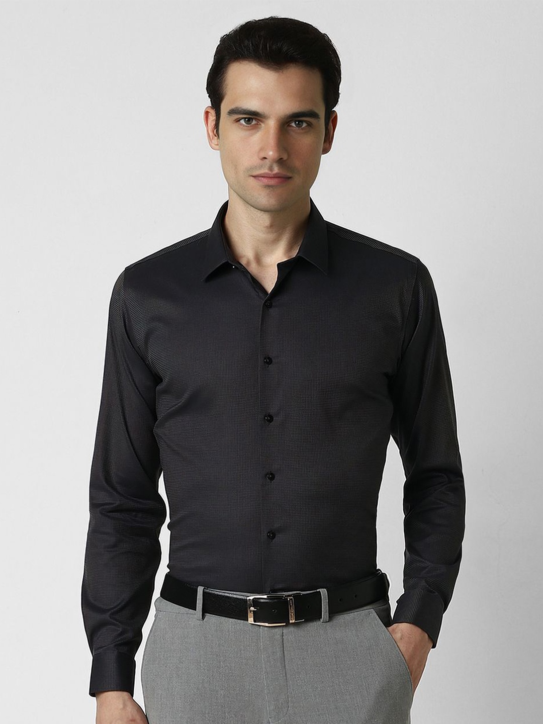 

Van Heusen Men Spread Collar Solid Cotton Slim Fit Formal Shirt, Black