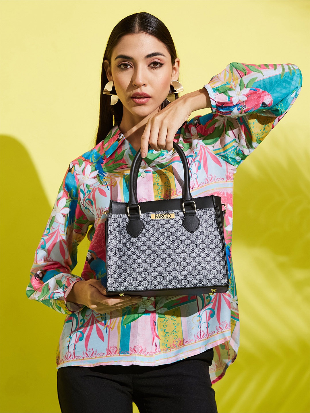 

FARGO Shoulder Bag, Black
