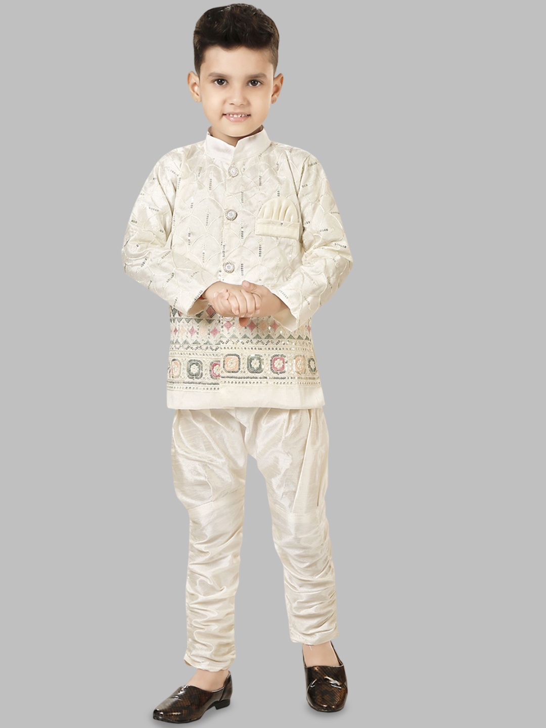 

CELEBRITY CLUB Boys Embroidered Sherwani Set, Off white