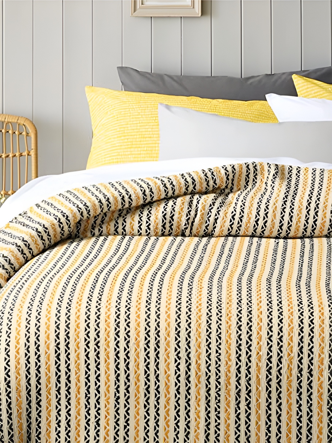 

SASHAA WORLD Yellow Patterned Cotton Breathable Throws