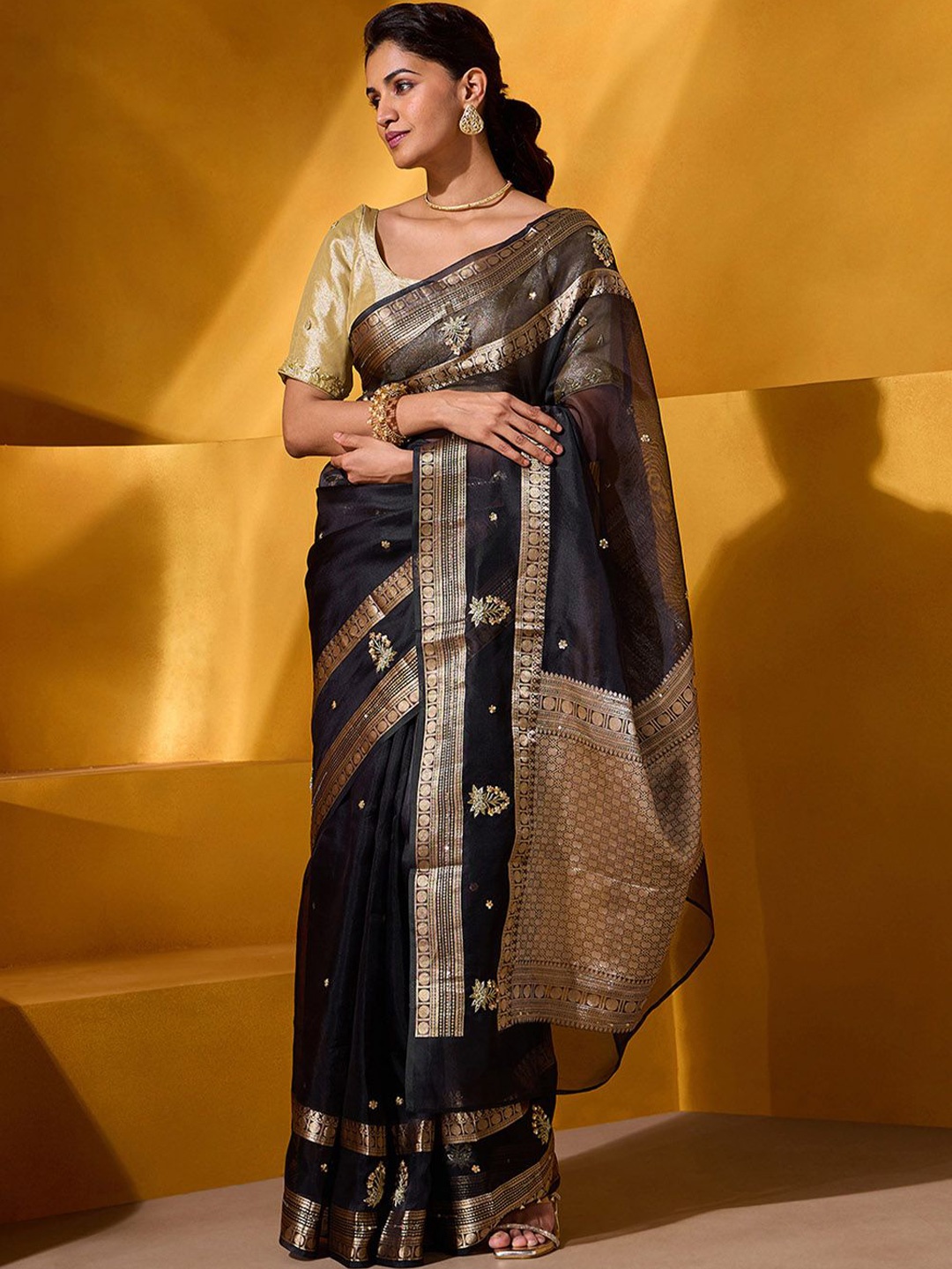 

Taneira Woven Design Zari Saree, Black