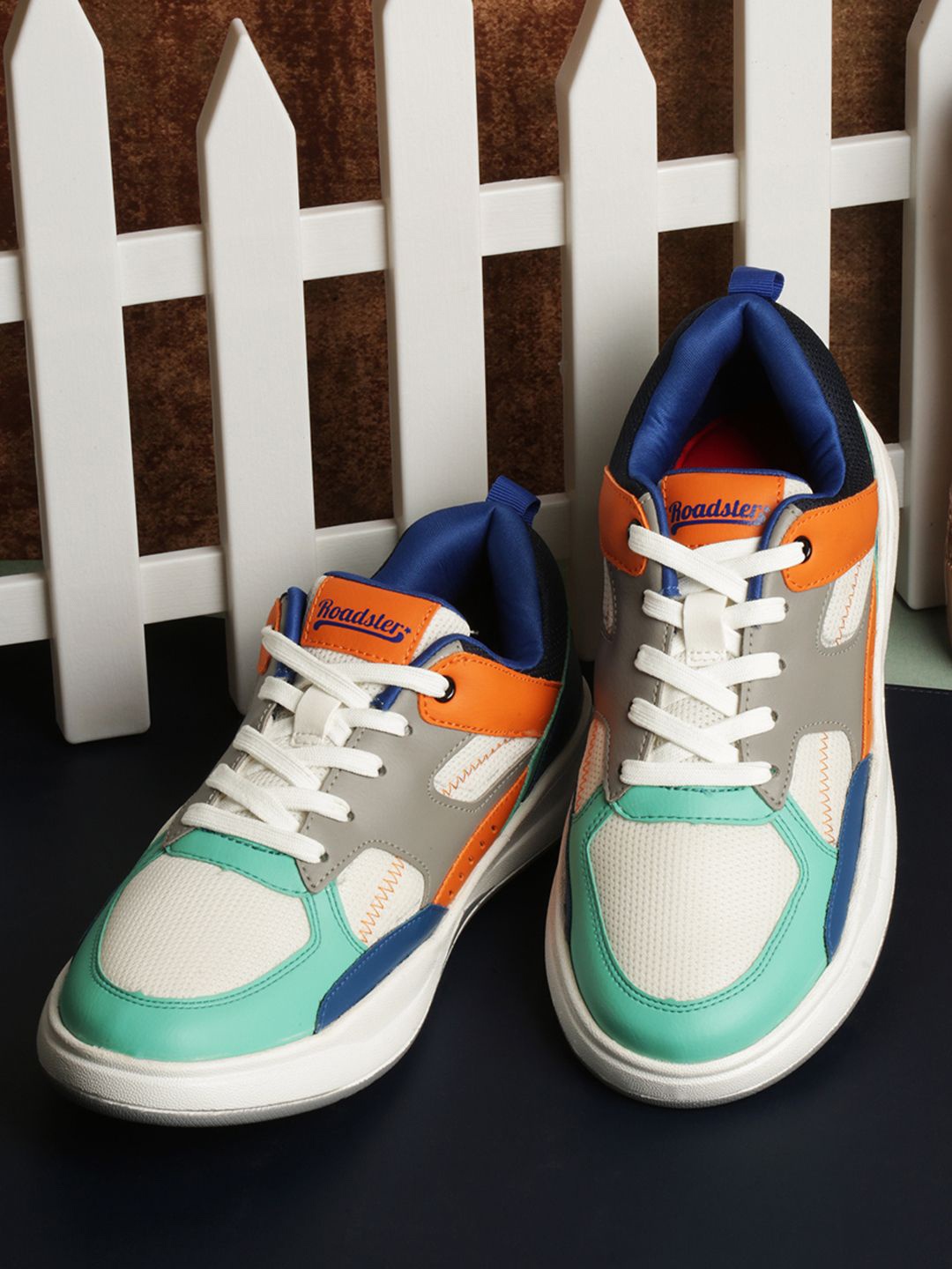 

The Roadster Lifestyle Co Men Lightweight Casual Sneakers, Sea green