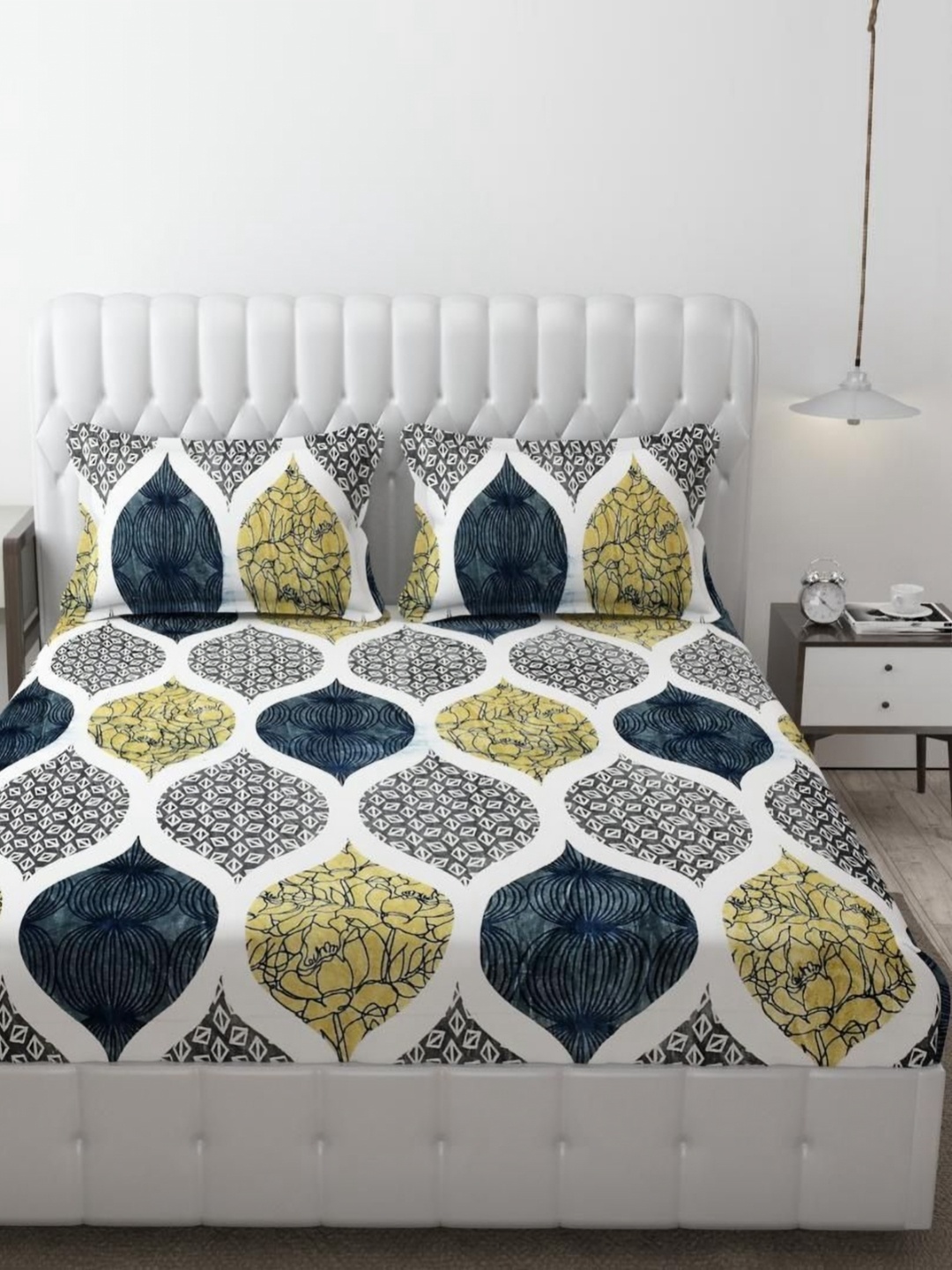 

RIDHAAN Beige & White Printed Bedsheets with 2 Pillow Covers, Grey