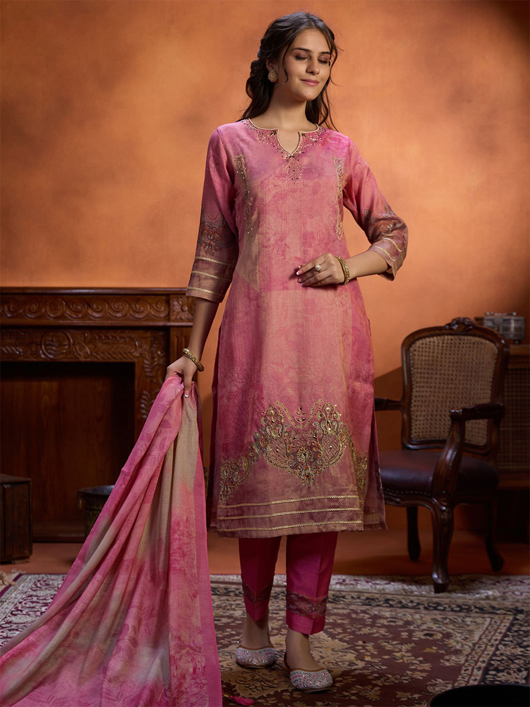 

WOMEN PLUS Women Floral Printed Regular Aari Work Kurta with Trousers & With Dupatta, Pink