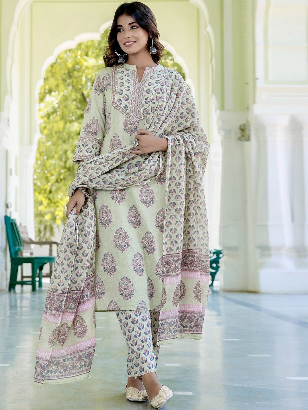 

Kohsh Women Floral Printed Regular Pure Cotton Kurta with Trousers & With Dupatta, Green