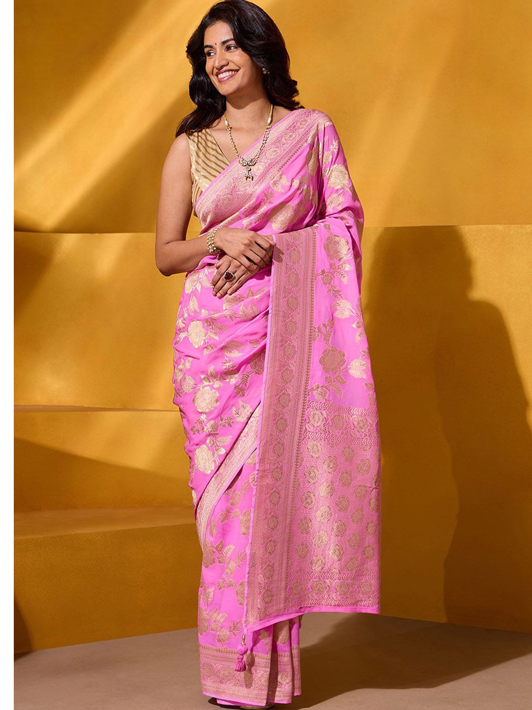 

Taneira Floral Zari Saree, Pink