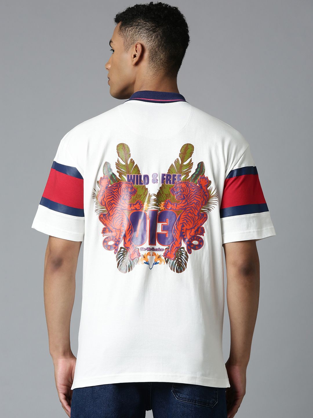 

Breakbounce Men Typography Polo Collar Applique T-shirt, Off white