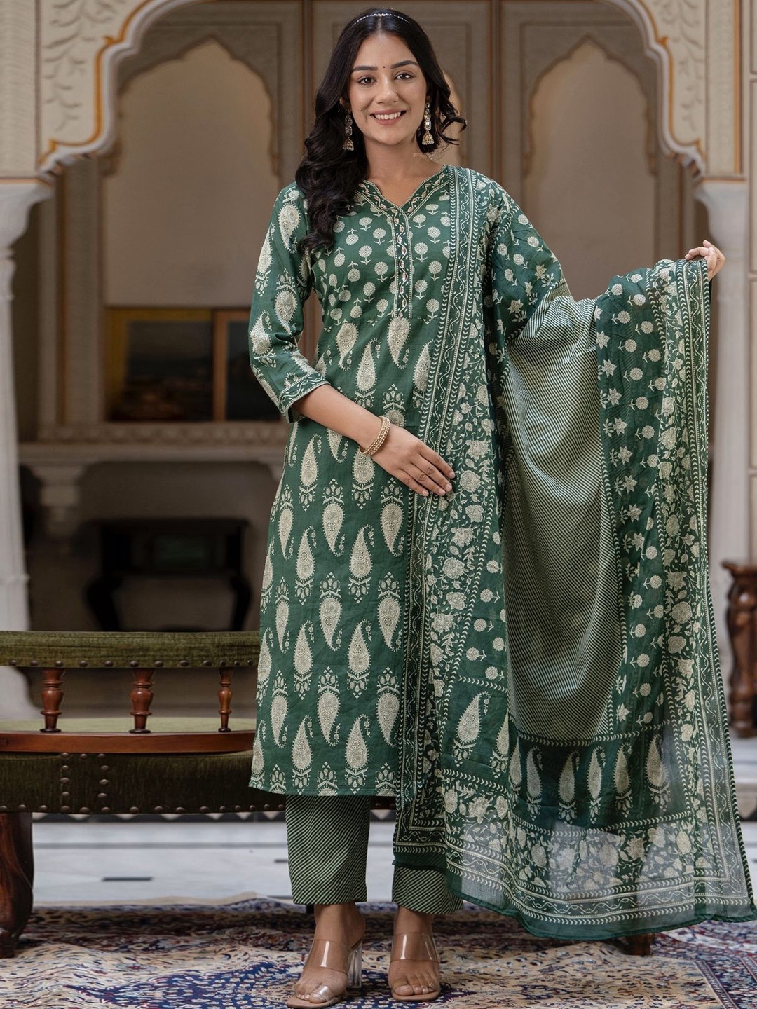 

Kohsh Women Floral Printed Regular Pure Cotton Kurta with Trousers & With Dupatta, Green