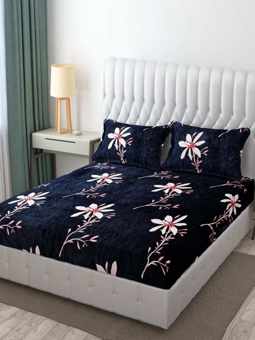 

RIDHAAN Navy Blue & White Printed Bedsheets with 2 Pillow Covers