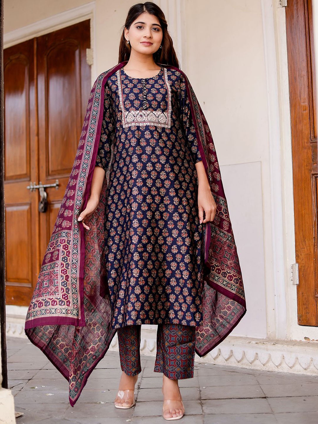 

Chandbaali Women Floral Printed Regular Thread Work Pure Cotton Kurta with Trousers & With Dupatta, Navy blue