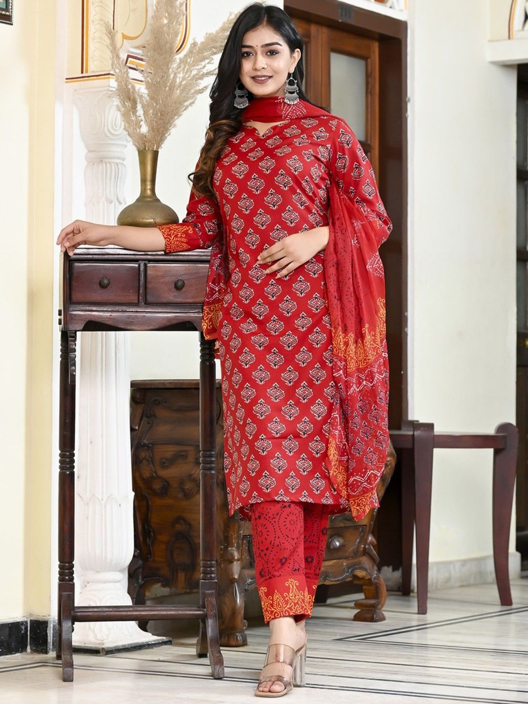 

GoSriKi Women Printed Regular Kurta with Trousers & With Dupatta, Maroon