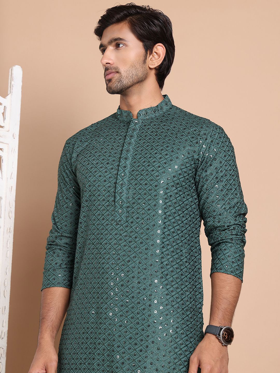 

Jompers Men Embroidered Regular Sequinned Kurta with Pyjamas, Olive