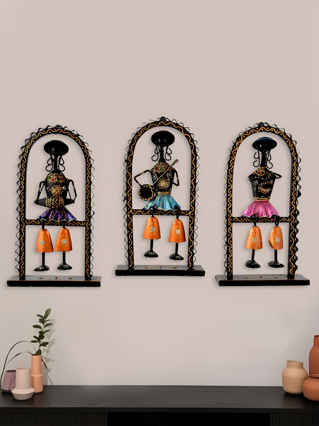 

Aapno Rajasthan 3Pcs Black & Blue Textured Sitting Male Rajasthani Musicians Wall Hangings