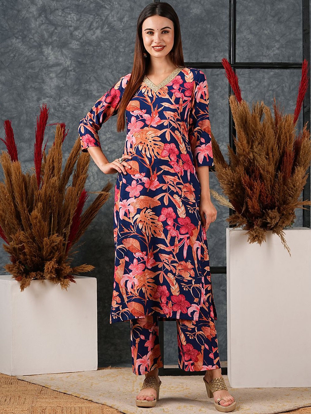 

GoSriKi Women Floral Printed Regular Kurta with Palazzos, Blue