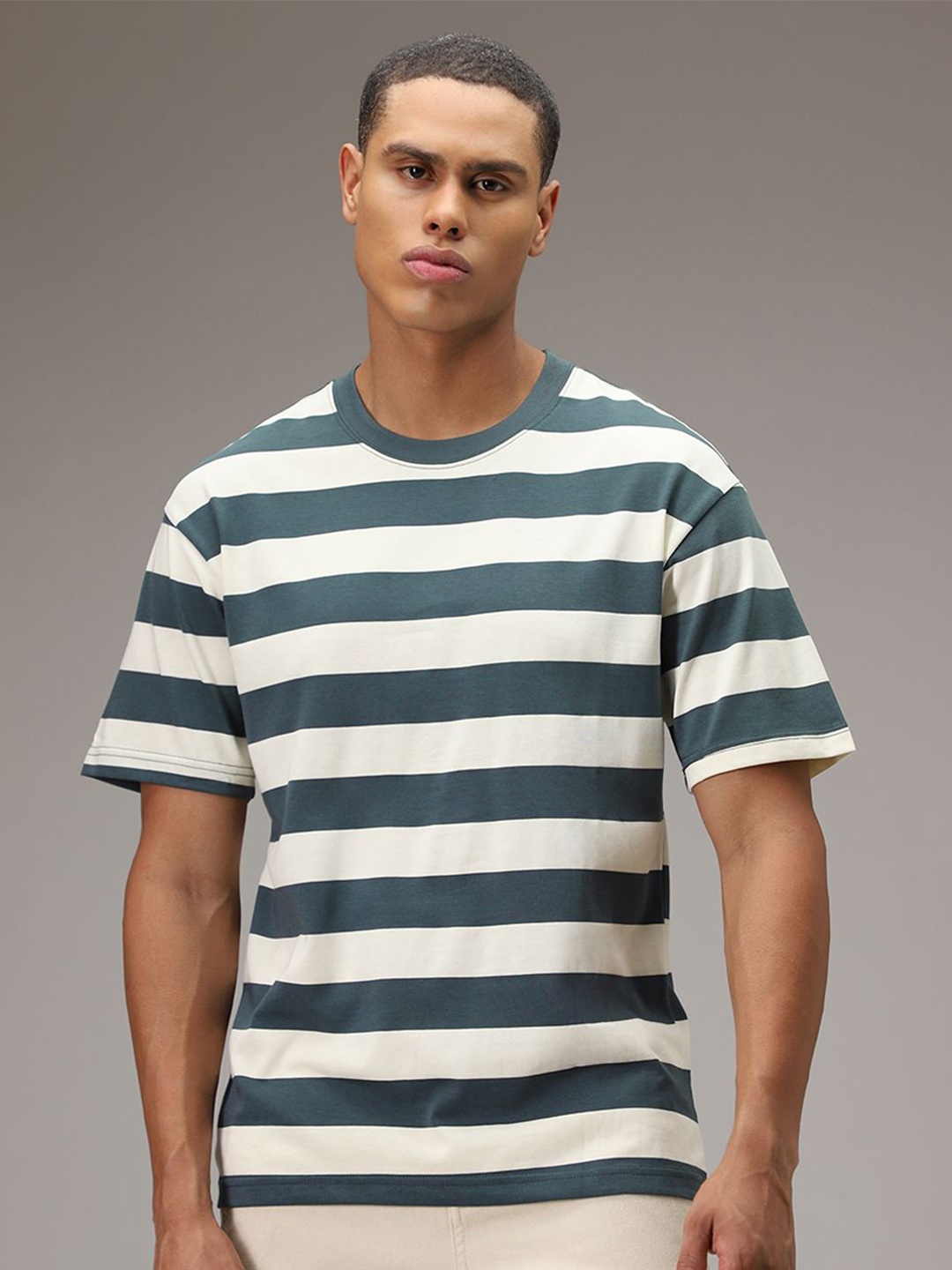 

Banana Club Men Striped T-shirt, Cream