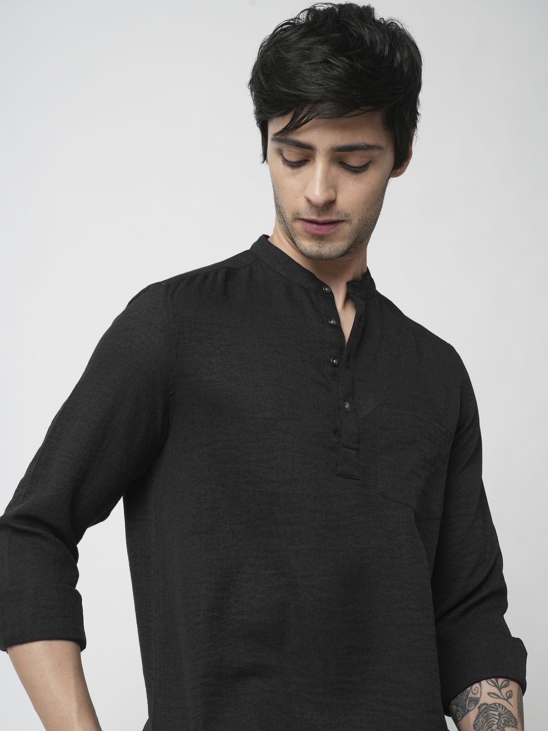 

VASTRADO Men Kurta, Black