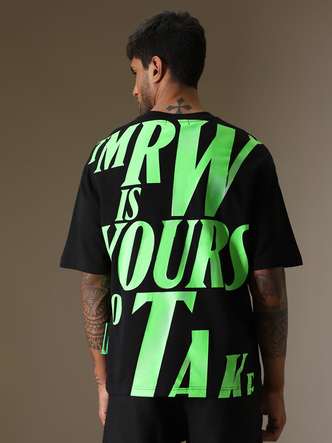 

Banana Club Men Typography Printed T-shirt, Black